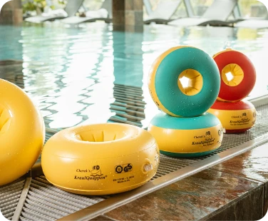Children in the pool using KraulQuappen swimmers